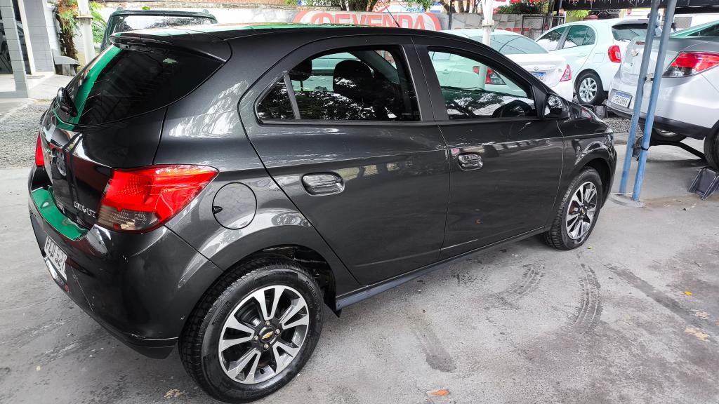 CHEVROLET Onix Hatch - Foto