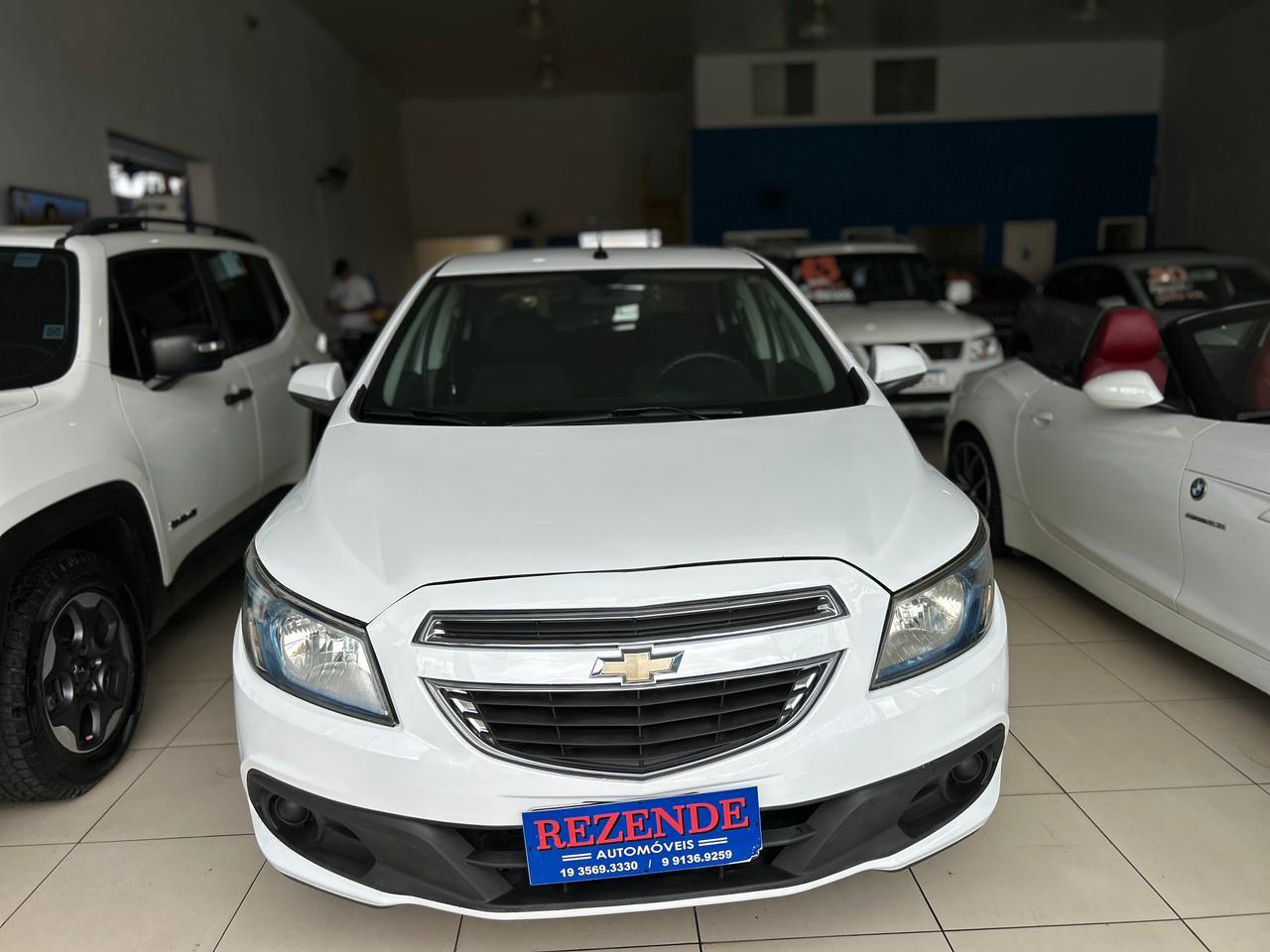 CHEVROLET Onix Hatch - Foto