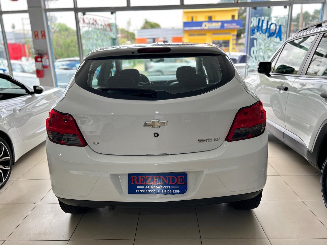 CHEVROLET Onix Hatch - Foto