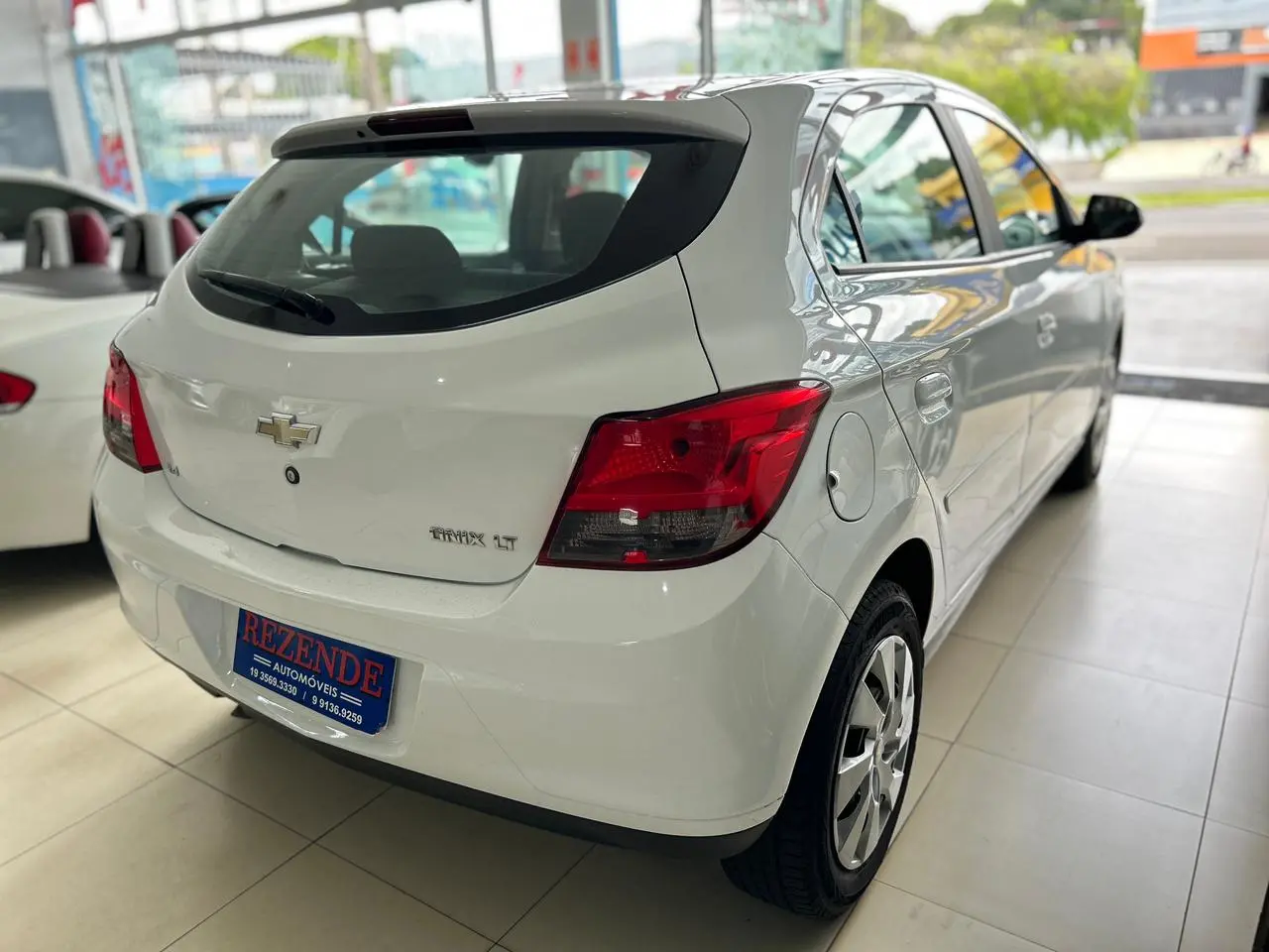 CHEVROLET Onix Hatch - Foto