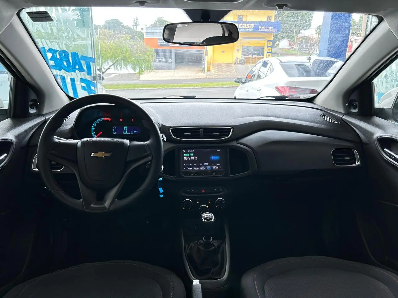 CHEVROLET Onix Hatch - Foto