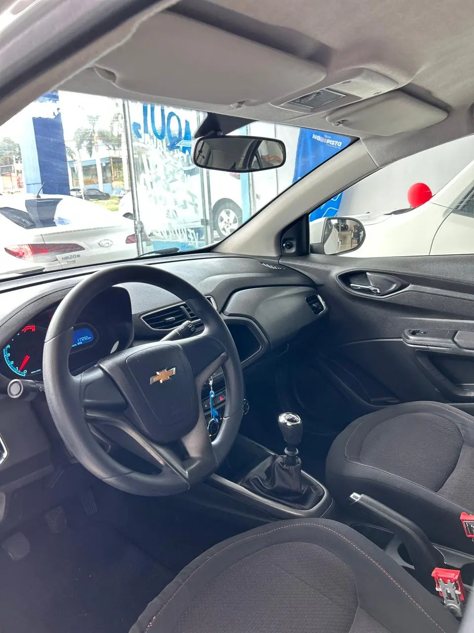 CHEVROLET Onix Hatch - Foto