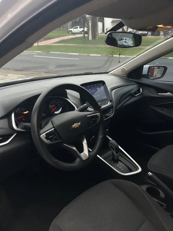 CHEVROLET Onix Hatch - Foto
