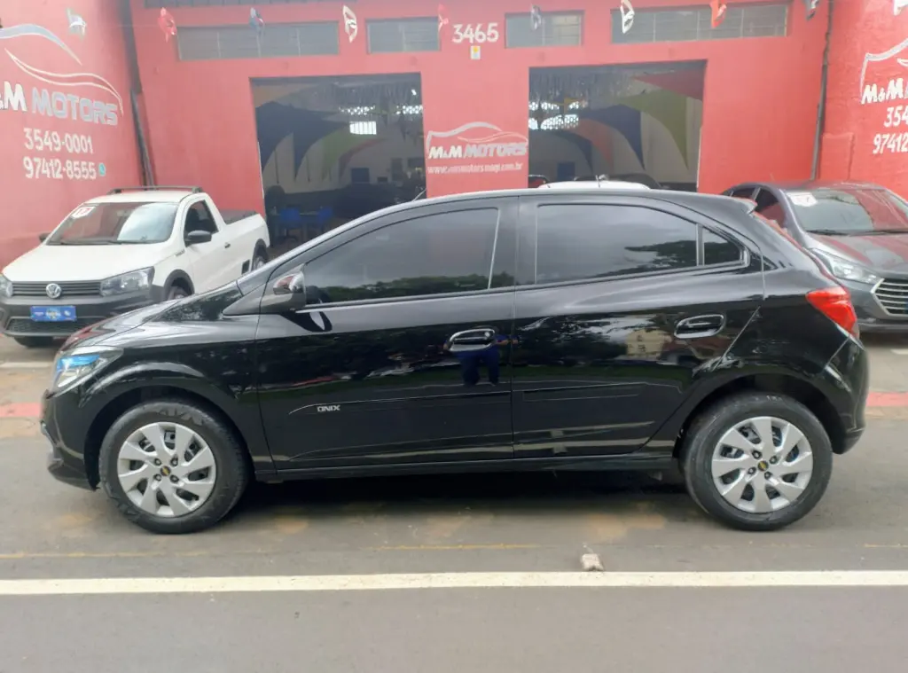 CHEVROLET Onix Hatch - Foto