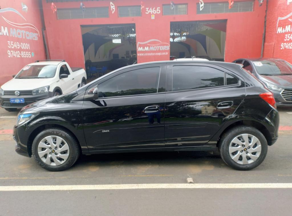CHEVROLET Onix Hatch - Foto