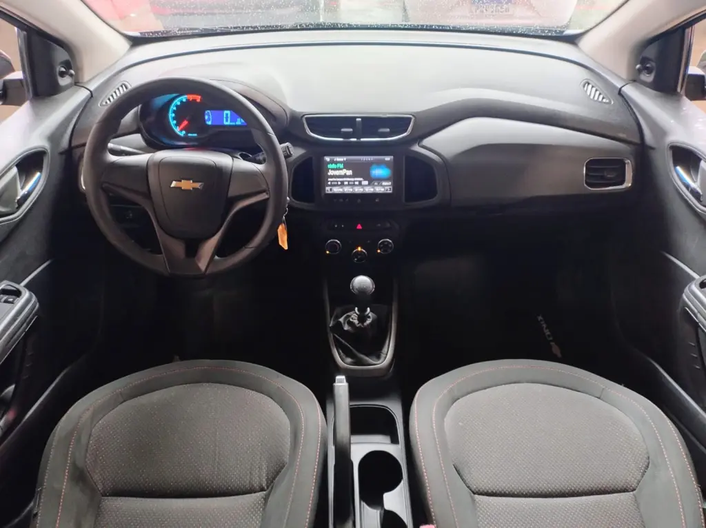 CHEVROLET Onix Hatch - Foto