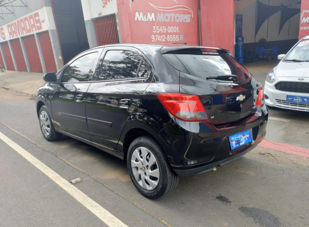 CHEVROLET Onix Hatch - Foto