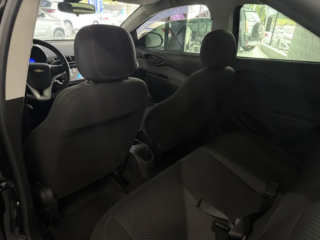 CHEVROLET Onix Hatch - Foto
