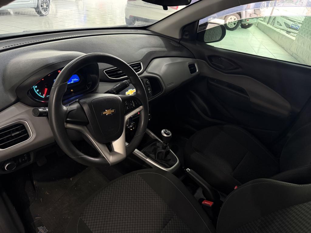 CHEVROLET Onix Hatch - Foto