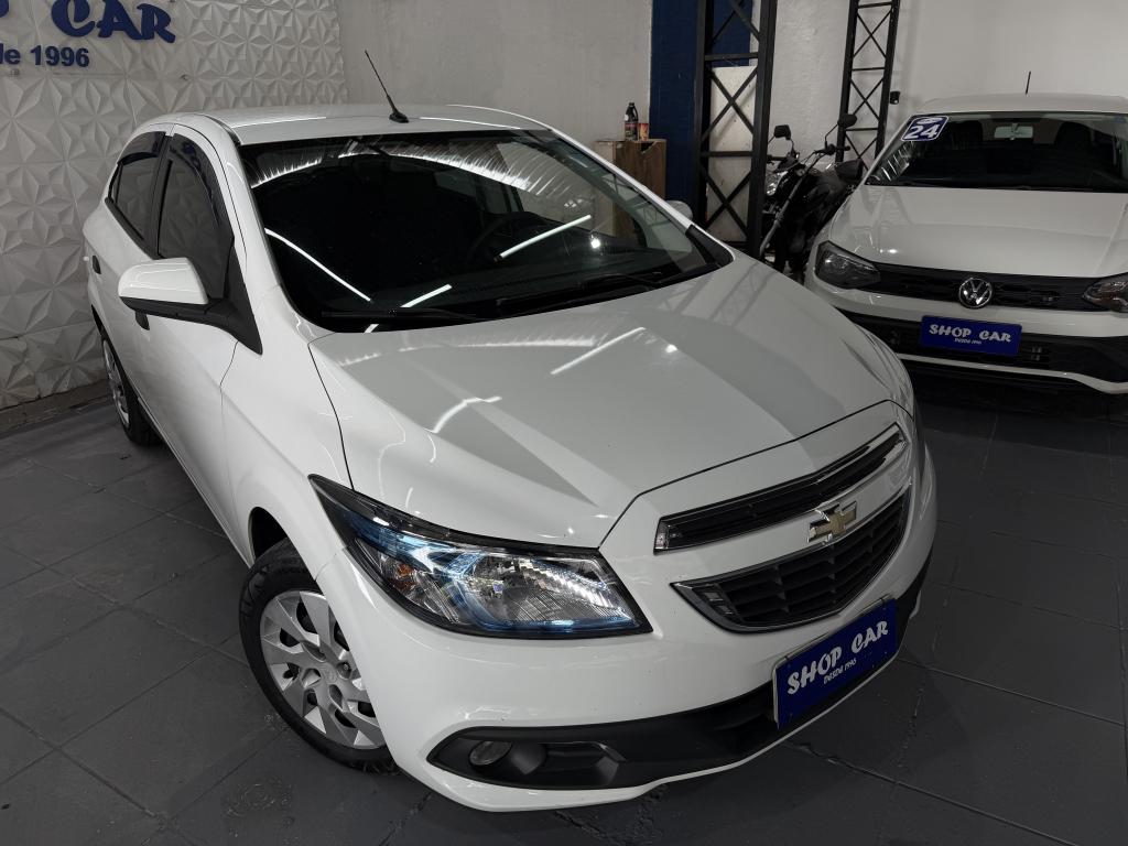 CHEVROLET Onix Hatch - Foto