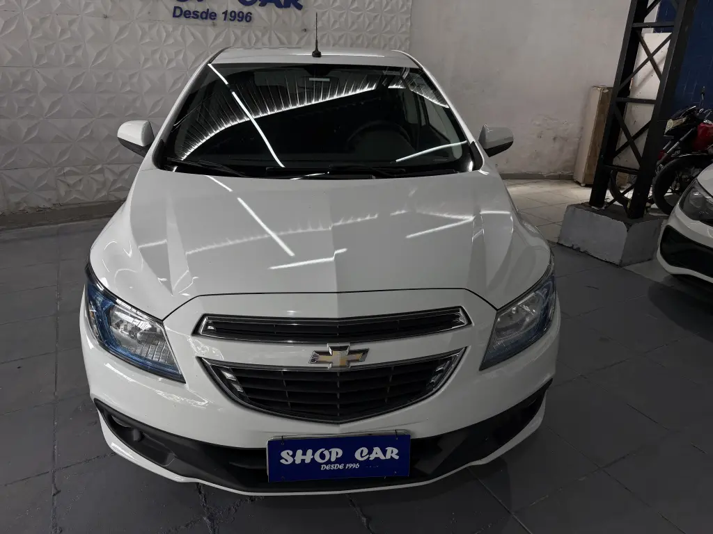 CHEVROLET Onix Hatch - Foto