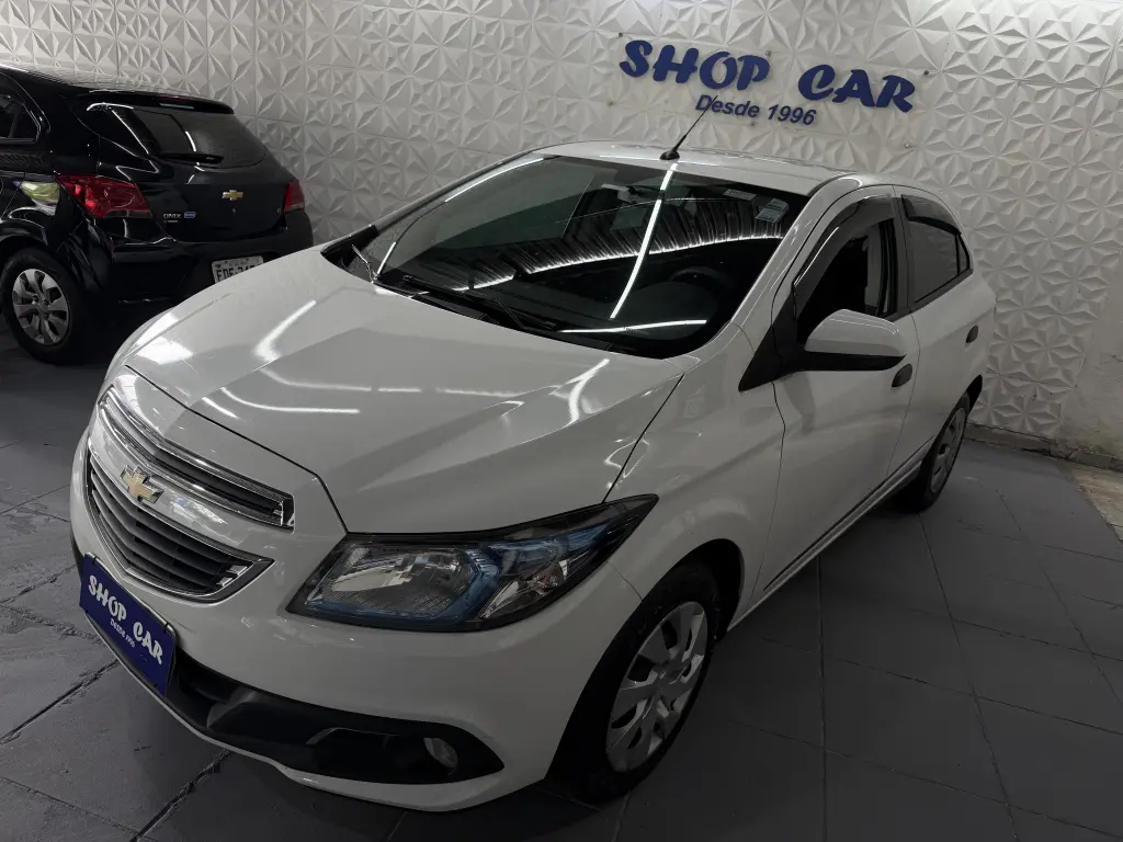 CHEVROLET Onix Hatch - Foto