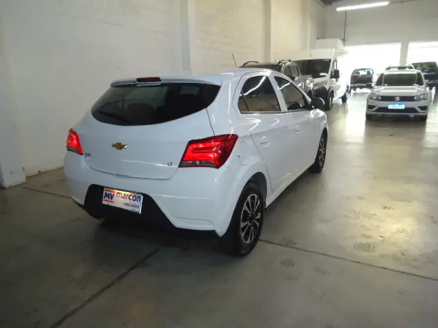 CHEVROLET Onix Hatch - Foto