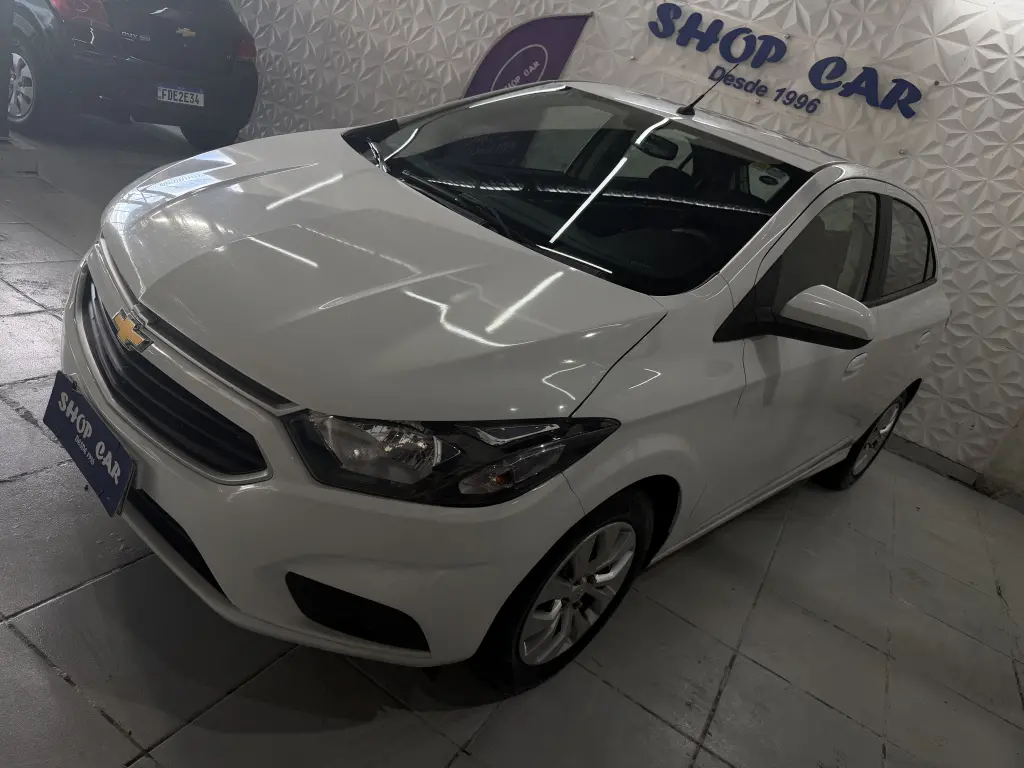 CHEVROLET Onix Hatch - Foto