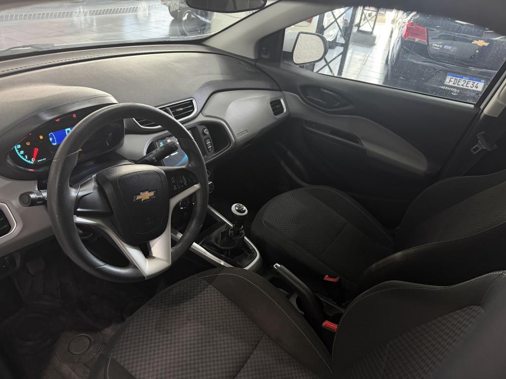 CHEVROLET Onix Hatch - Foto