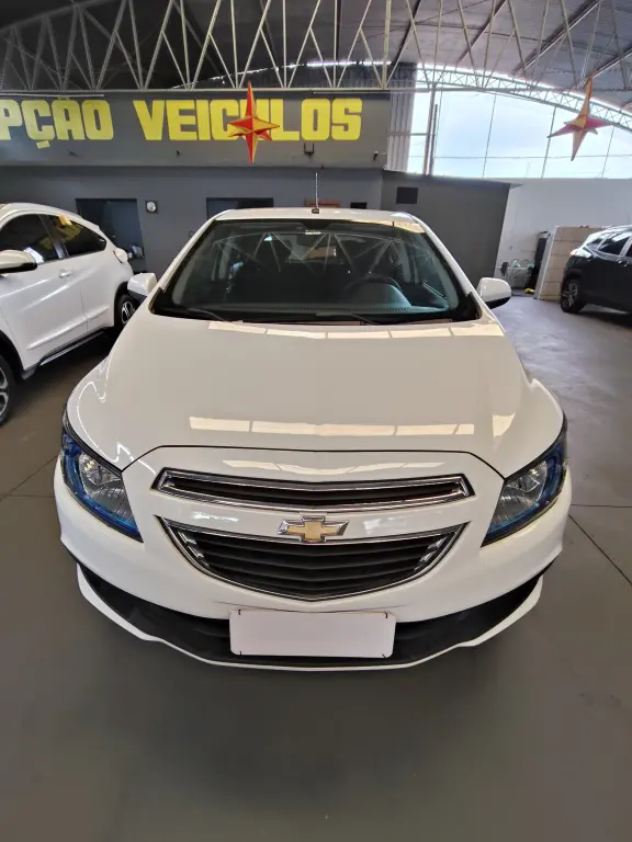 CHEVROLET Onix Hatch - Foto