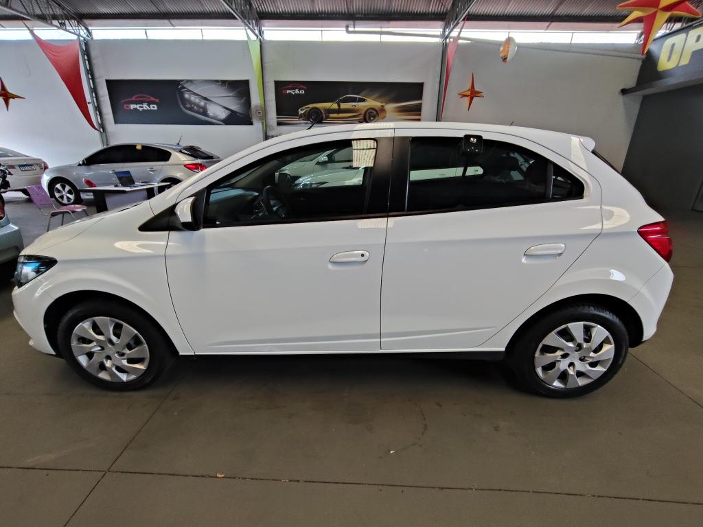 CHEVROLET Onix Hatch - Foto