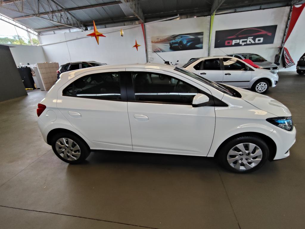 CHEVROLET Onix Hatch - Foto