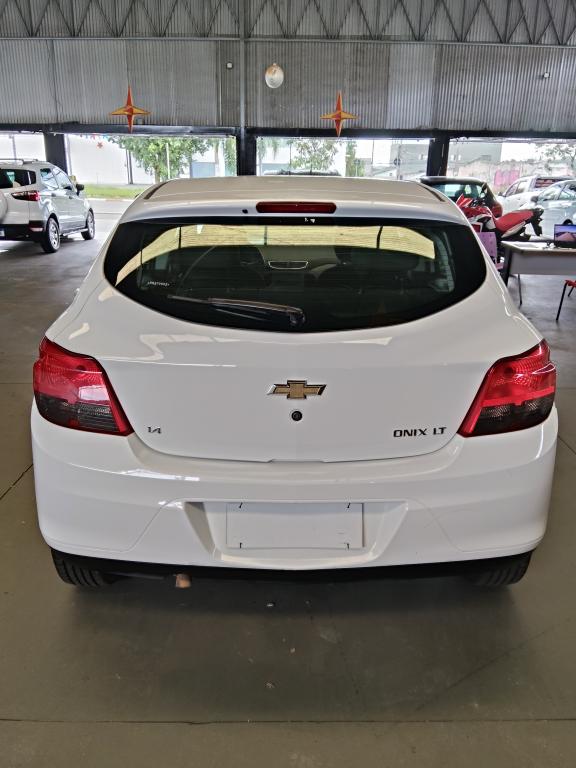 CHEVROLET Onix Hatch - Foto