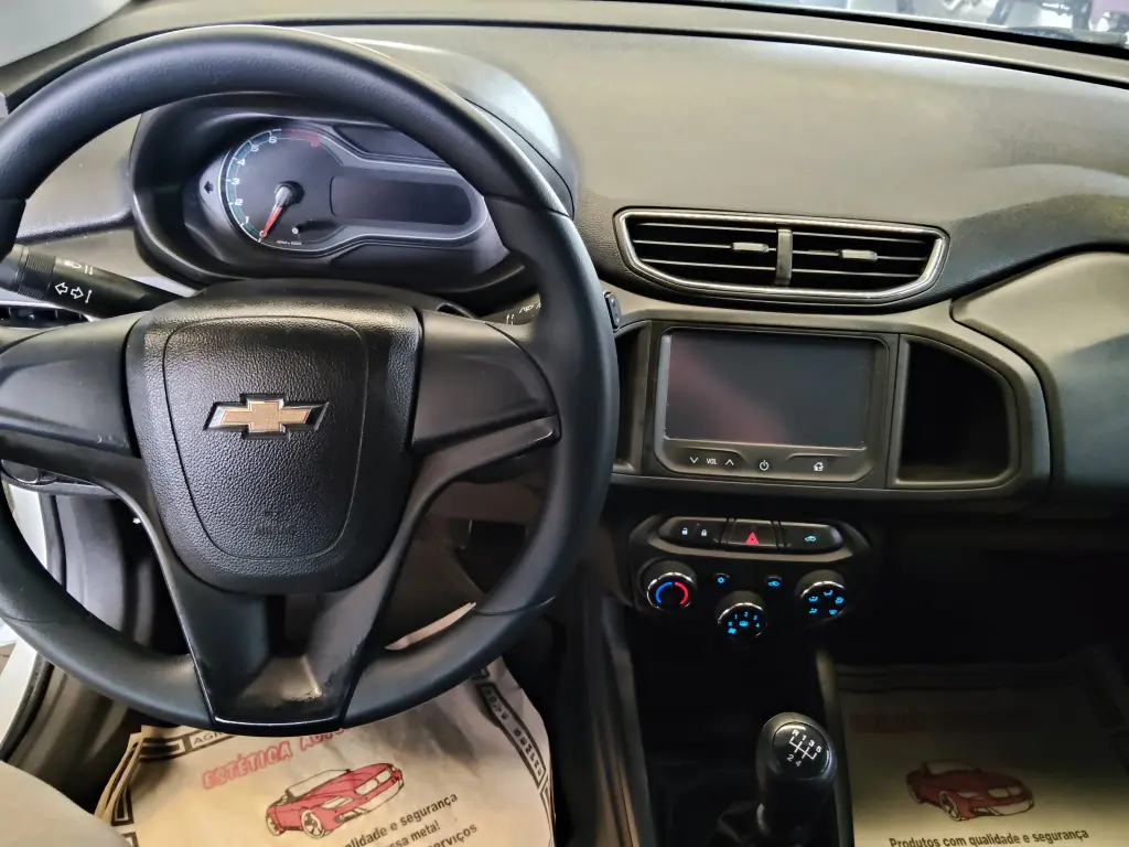 CHEVROLET Onix Hatch - Foto