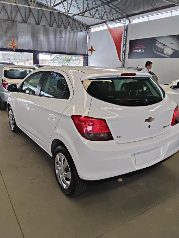 CHEVROLET Onix Hatch - Foto