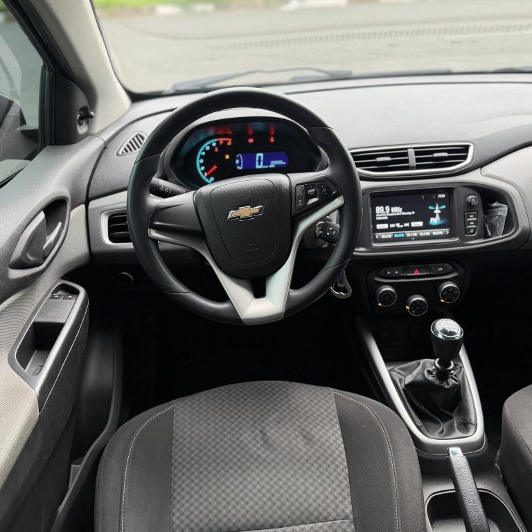 CHEVROLET Onix Hatch - Foto