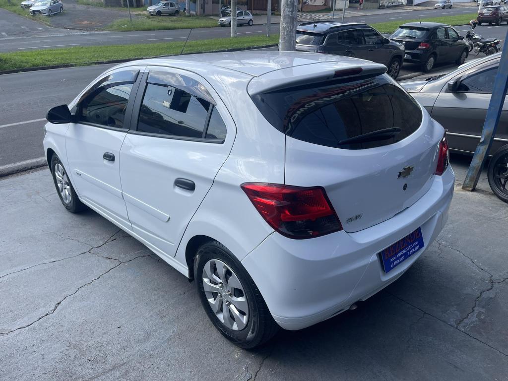 CHEVROLET Onix Hatch - Foto