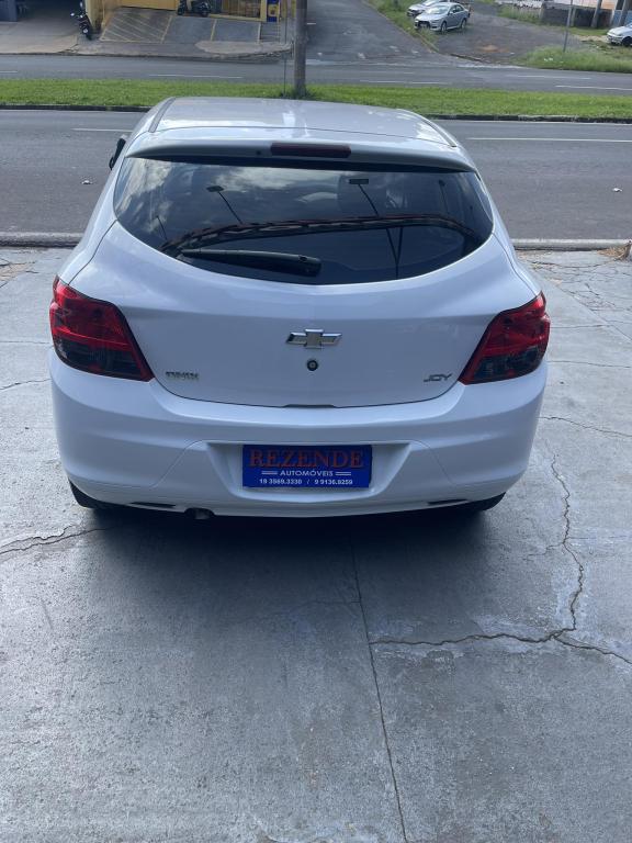 CHEVROLET Onix Hatch - Foto