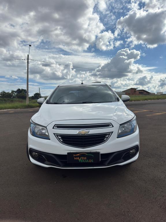 CHEVROLET Onix Hatch - Foto