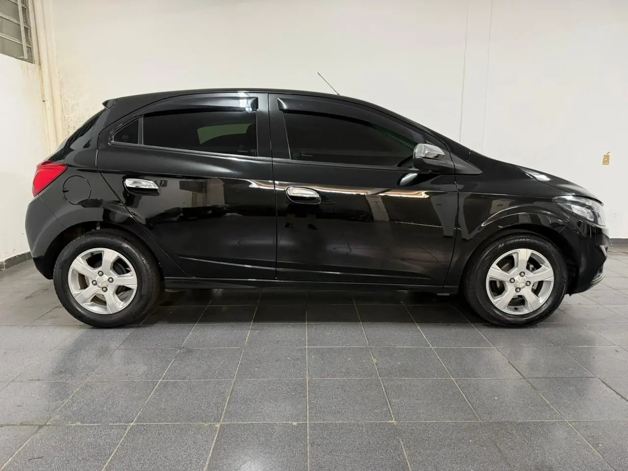 CHEVROLET Onix Hatch - Foto