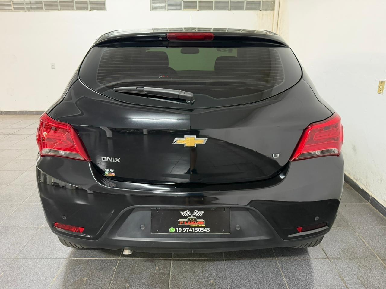 CHEVROLET Onix Hatch - Foto