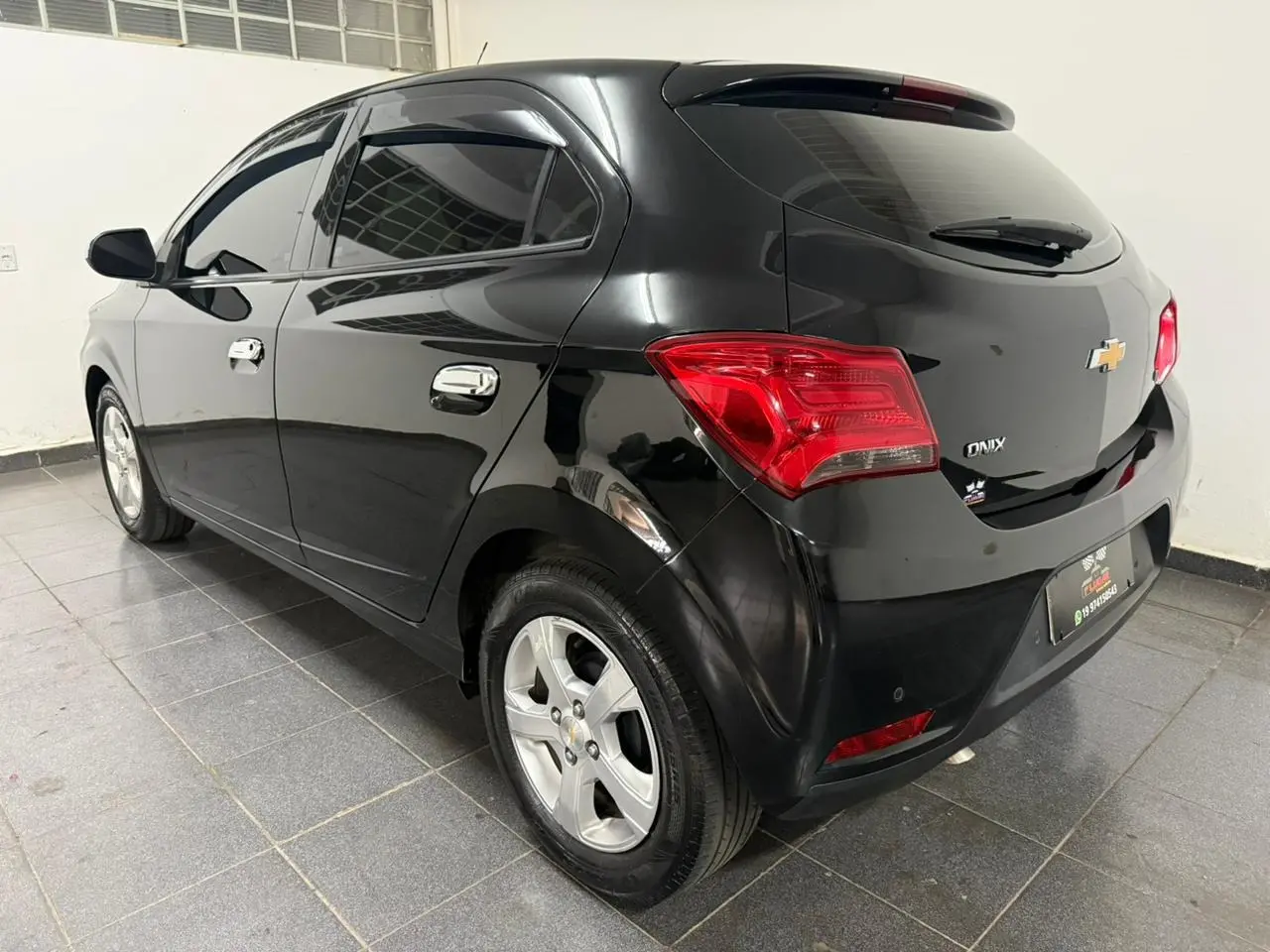 CHEVROLET Onix Hatch - Foto