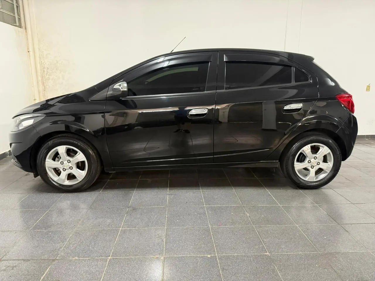 CHEVROLET Onix Hatch - Foto
