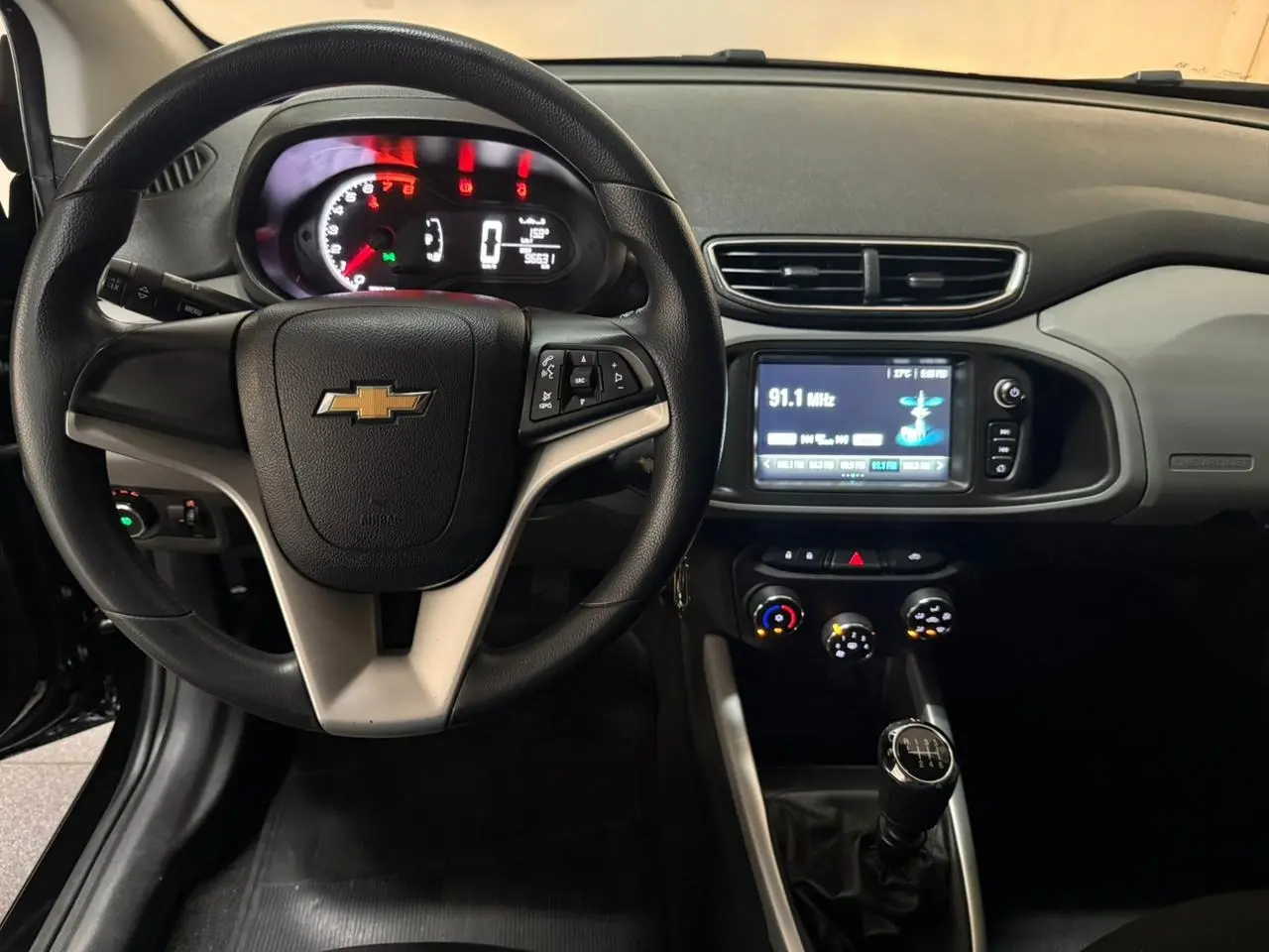 CHEVROLET Onix Hatch - Foto