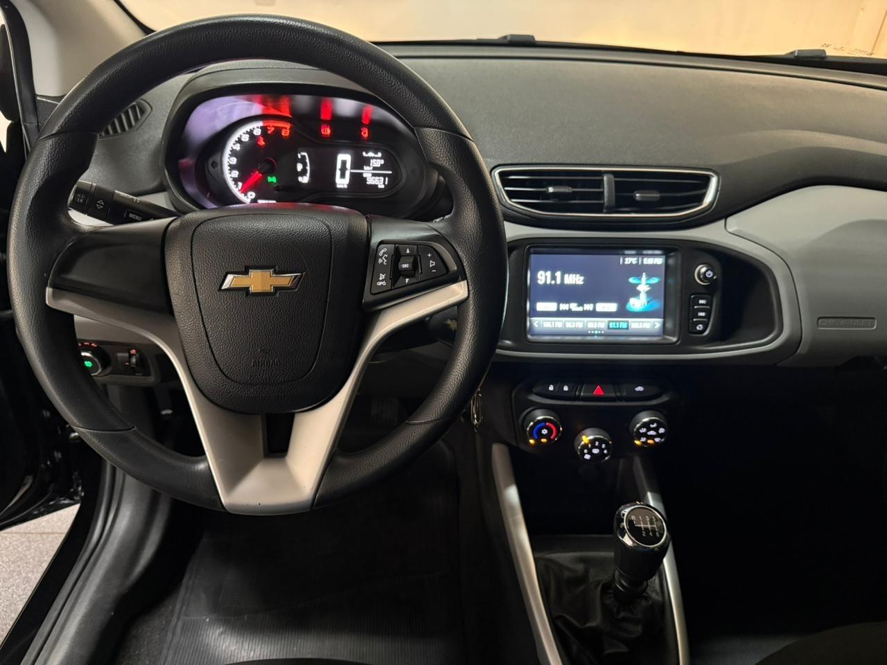 CHEVROLET Onix Hatch - Foto