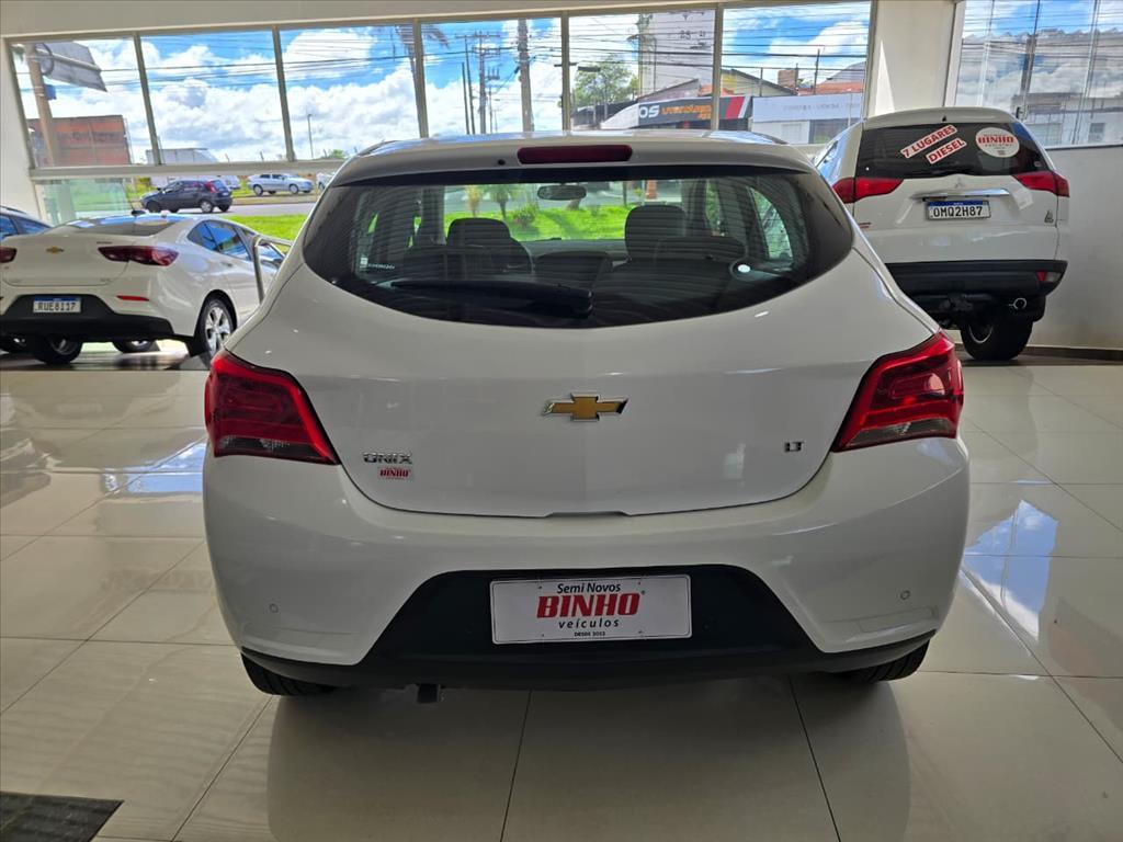 CHEVROLET Onix Hatch - Foto