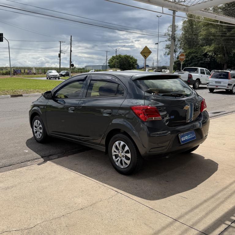 CHEVROLET Onix Hatch - Foto