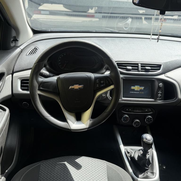 CHEVROLET Onix Hatch - Foto