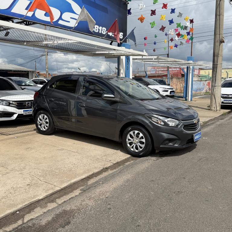 CHEVROLET Onix Hatch - Foto