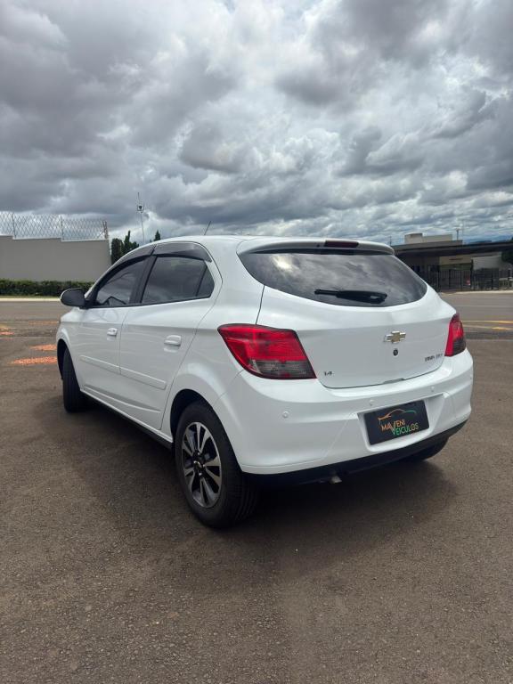 CHEVROLET Onix Hatch - Foto