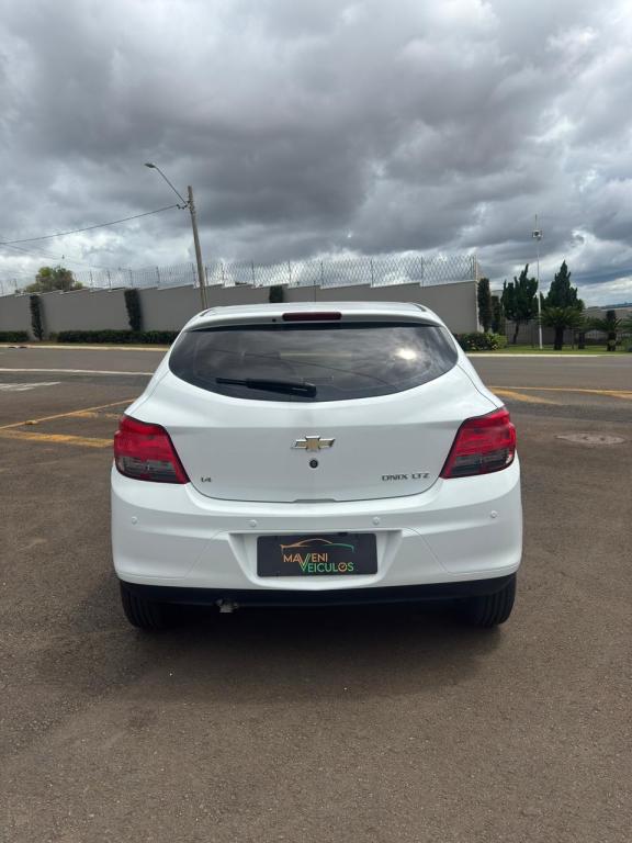 CHEVROLET Onix Hatch - Foto