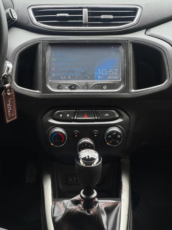 CHEVROLET Onix Hatch - Foto