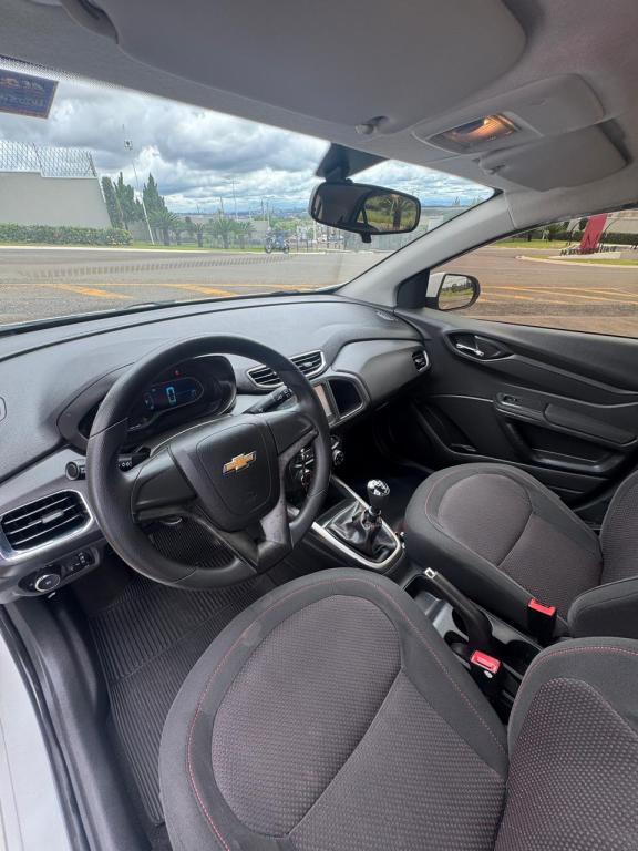 CHEVROLET Onix Hatch - Foto