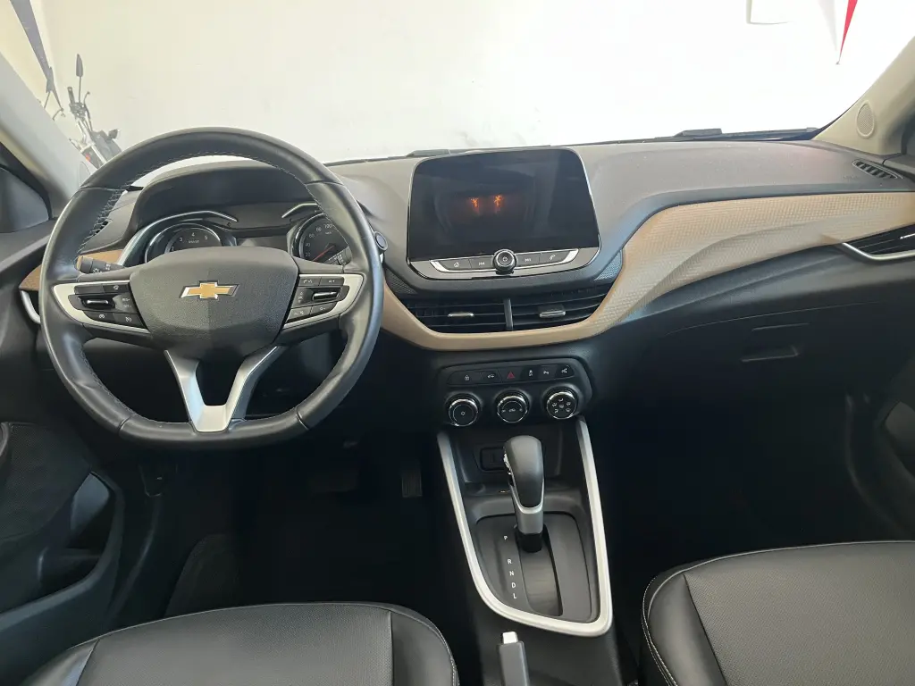 CHEVROLET Onix Hatch - Foto