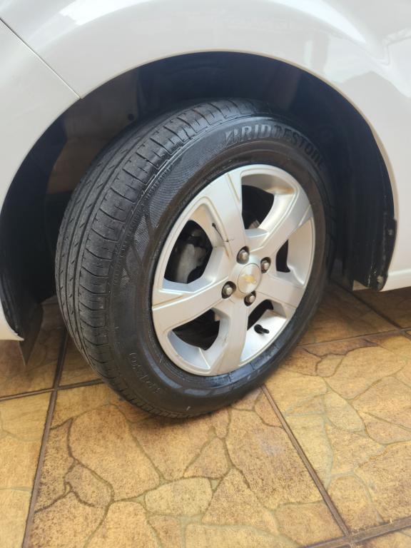 CHEVROLET Onix Hatch - Foto