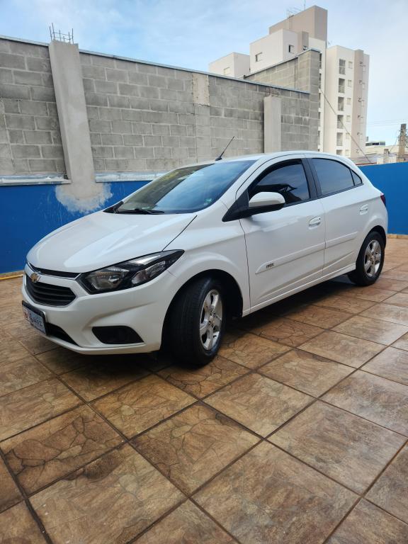 CHEVROLET Onix Hatch - Foto