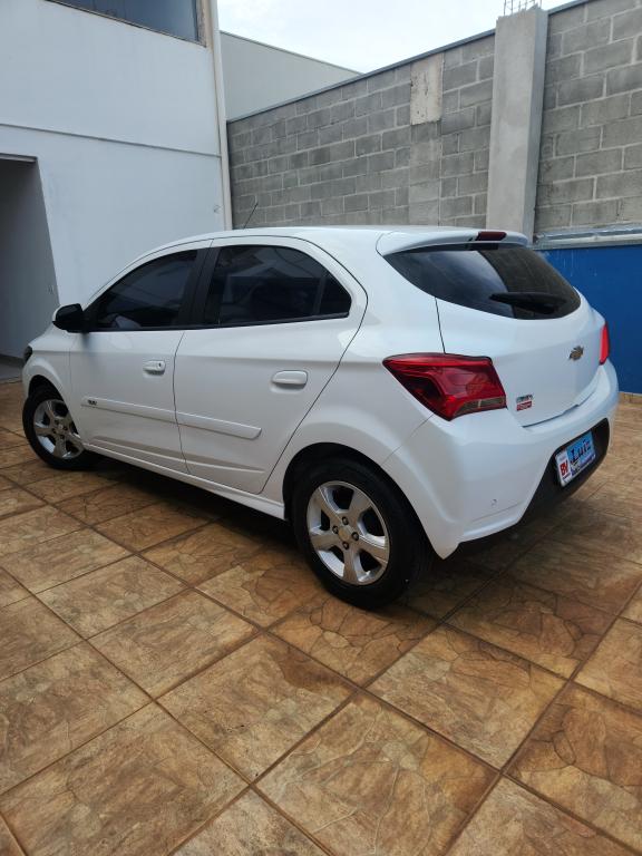 CHEVROLET Onix Hatch - Foto