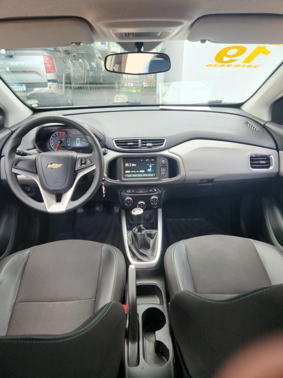 CHEVROLET Onix Hatch - Foto