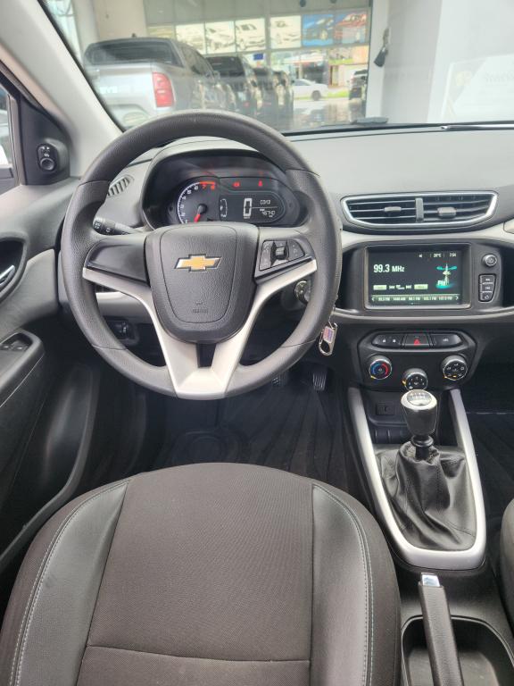 CHEVROLET Onix Hatch - Foto