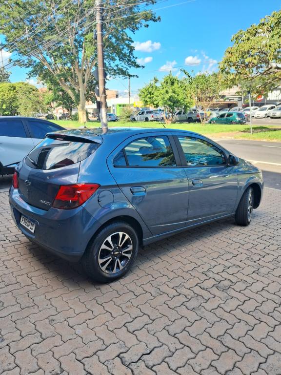 CHEVROLET Onix Hatch - Foto